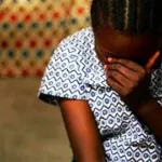 vavoua-il-bat-sa-femme-en-plein-couvre-feu-et-se-fait-prendre-par-la-police