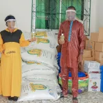 l-homme-saga-et-son-epouse-bamba-ami-sarah-font-d-importants-dons-de-pres-de-2-millions-f-cfa-a-yopougon