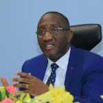 yamoussoukro-lutte-contre-le-covid-19-le-ministre-diarrassouba-offre-3000-seaux-et-des-kits-sanitaires