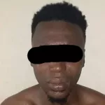 yopougon-kpin-mathieu-tue-un-individu-a-locodjro-et-se-fait-interpeller-par-la-police-aux-toits-rouges