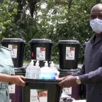 lutte-contre-la-covid-19-le-ministre-donwahi-remet-25-millions-de-fcfa-de-materiel-de-protection-a-ses-collaborateurs