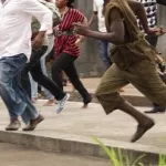 yopougon-des-agents-de-la-mairie-font-une-descente-musclee-sur-le-marche-de-friperie-de-koute
