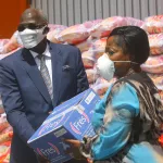 lutte-contre-le-covid-19-les-cadres-d-adjame-font-un-don-d-une-valeur-de-17-millions-aux-populations-de-la-commune