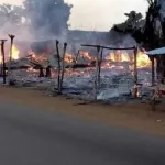 le-village-artisanal-de-grand-bassam-en-feu