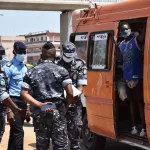 pour-non-respect-des-mesures-barrieres-contre-le-covid-19-le-ministere-des-transports-frappe-fort-90-vehicules-mis-en-fourriere