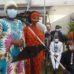 solidarite-covid19-la-ministre-kandia-camara-fait-des-dons-de-plus-de-10-millions-f-cfa-aux-acteurs-de-la-mode