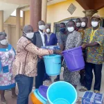 solidarite-covid19-le-president-noba-thomas-ncc-fait-d-importants-dons-aux-populations-de-bonoua-et-moossou