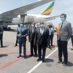 lutte-contre-la-covid-19-cote-d-ivoire-la-nouvelle-psp-receptionne-25-millions-de-masques-et-35-millions-de-medicaments-a-l-aeroport-d-abidjan