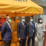 solidarite-covid-19-plusieurs-bouteilles-de-gaz-offertes-au-chu-de-treichville