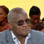 election-a-la-fif-apres-la-sortie-de-vagba-contre-drogba-albert-drogba-pere-de-didier-et-des-supporters-de-l-africa-sports-ont-tenu-une-reunion