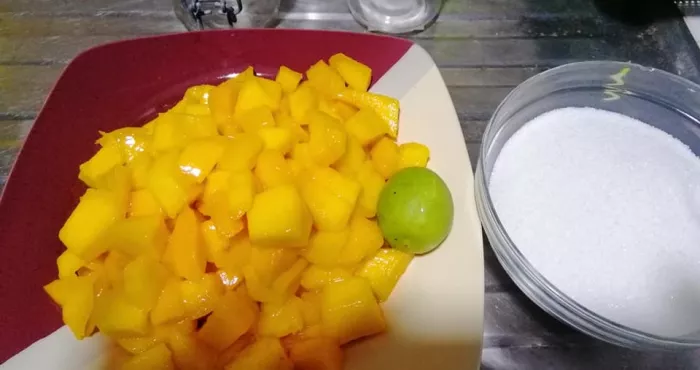 confiture-de-mangue-faite-a-la-maison