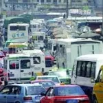 cote-d-ivoire-allegement-des-mesures-de-confinement-a-l-interieur-du-pays-les-populations-d-abidjan-s-auto-deconfinent