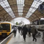 londres-une-controleuse-de-train-se-fait-cracher-dessus-par-un-passager-contamine-et-meurt-du-covid-19