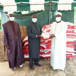 ramadan-2020-marcel-amon-tanoh-apporte-un-soutien-en-vivres-au-personnel-de-radio-al-bayane