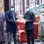 solidarite-ramadan-le-ministre-des-transports-aux-cotes-des-musulmans-de-cote-d-ivoire-60-millions-fcfa-de-dons-en-vivres-offerts