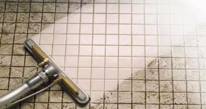 nettoyage-du-sol-voici-une-astuce-de-vinaigre-blanc-pour-faire-briller-votre-maison