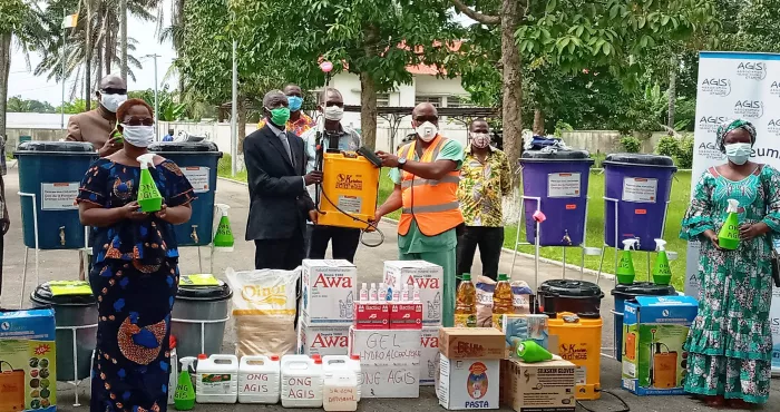 reprise-annoncee-des-cours-une-ong-renforce-le-dispositif-sanitaire-et-hygienique-du-lycee-technique-d-abidjan