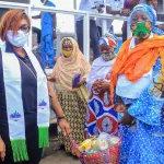 caravane-des-dons-mme-bacongo-et-son-ong-a-l-assaut-de-plusieurs-quartiers-precaires-du-grand-abidjan-pour-aider-a-l-autonomisation-et-scolarisation-des-femmes-en-difficulte