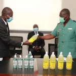 lutte-contre-la-covid-19-une-entreprise-partenaire-offre-des-kits-sanitaires-aux-eaux-et-forets