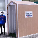 lutte-contre-le-coronavirus-le-maire-de-koumassi-cisse-bacongo-met-un-tunnel-desinfectant-a-la-disposition-des-populations-de-la-commune