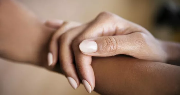 des-astuces-pour-avoir-de-beaux-ongles-solides