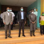 idriss-diallo-tend-la-main-a-didier-drogba