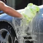 lavage-manuel-solution-appropriee-pour-entretenir-sa-carrosserie
