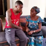 fete-des-meres-serey-die-fait-une-surprise-aux-femmes-voici-ce-qu-il-leur-a-offert