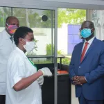 impact-du-covid-19-le-ministre-essis-esmel-visite-des-entreprises-en-difficulte