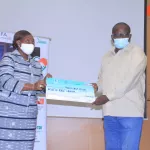 lutte-contre-la-precarite-dans-le-secteur-culturel-des-cheques-remis-a-une-premiere-vague-de-25-artistes-sur-1022