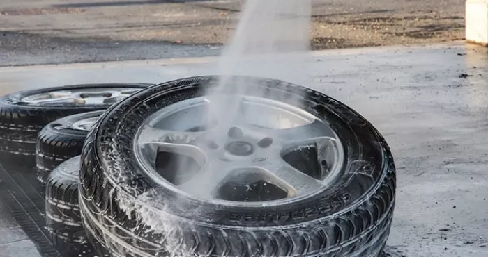 astuces-pour-faire-briller-les-pneus-de-sa-voiture
