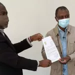 les-arbitres-remettent-leur-parrainage-au-candidat-sory-diabate