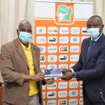 amelioration-de-la-gestion-financiere-la-fif-remet-des-cartes-de-credit-aux-arbitres-et-commissaires-au-match