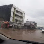 alerte-inondation-a-yopougon-plusieurs-magasins-et-habitations-inaccessibles-dans-les-environs-du-marche-bagnon