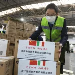 lutte-contre-la-propagation-du-covid-19-la-chine-decharge-du-materiel-de-protection-en-france