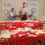 charite-le-candidat-didier-drogba-offre-des-vivres-et-non-vivres-au-centre-social-d-adiake