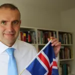 islande-le-president-johannesson-reelu-avec-90-des-voix