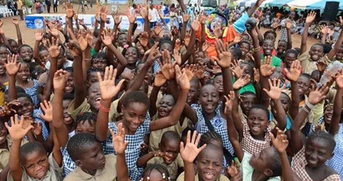 education-nationale-covid-19-une-compagnie-d-assurance-offre-une-ecole-en-ligne-aux-enfants