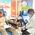 operation-de-don-de-sang-des-masseurs-et-kinesitherapeutes-sur-les-fauteuils-de-prelevement