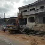 travaux-de-construction-du-4eme-pont-mosquee-ecole-boulangerie-pharmacie-logements-rases-a-bromakote