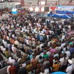 covid-19-le-cns-oublie-les-rassemblements-publics