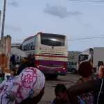 covid-19-fin-de-l-isolement-du-grand-abidjan-le-transport-vers-l-interieur-du-pays-a-repris-l-ambiance-dans-les-gares