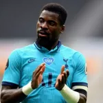 le-temoignage-poignant-de-serge-aurier-apres-le-meurtre-de-son-frere-christopher-c-est-difficile-d-etre-avec-quelqu-un-et-de-le-voir-mort-la-seconde-d-apres