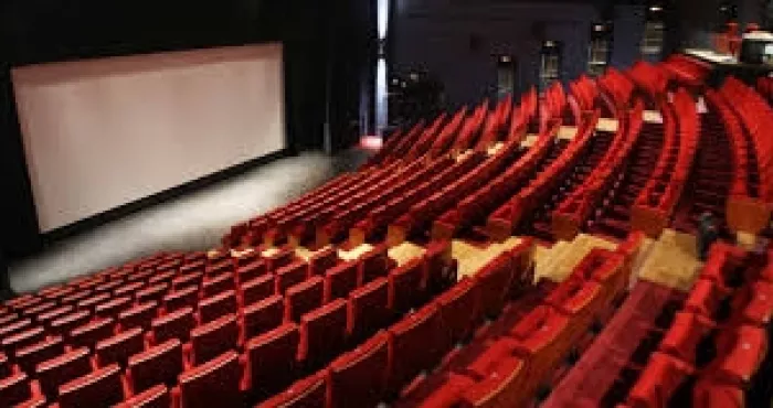 les-cinemas-americains-pourraient-rester-fermes-jusqu-en-2021