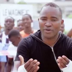 maintien-de-la-fermeture-des-salles-de-spectacles-et-des-bars-le-magnific-cogne-le-pouvoir-on-voit-des-meetings-au-palais-de-la-culture