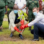 operation-1-jour-5-millions-d-arbres-alain-richard-donwahi-seduit-par-la-station-experimentale-de-nestle-a-zambakro