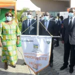 distingtion-bacongo-fait-ambassadeur-de-la-proprete-par-la-ministre-anne-ouloto
