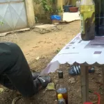 divo-une-femme-bat-son-mari-le-tue-et-lui-arrache-les-yeux