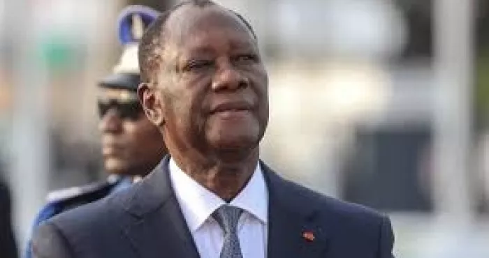 face-a-ses-detracteurs-alassane-ouattara-hausse-le-ton-et-tranche-le-debat-sur-son-eligibilite-cogne-fort-ses-detracteurs-l-opposition-en-difficulte