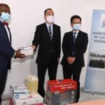 lutte-contre-le-coronavirus-dans-le-secteur-halieutique-le-ministre-dosso-moussa-receptionne-des-kits-sanitaires-d-une-valeur-de-17-millions-de-f-cfa-offert-par-le-japon